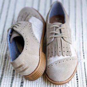 TOMS women’s oxfords, so cute! Size 9
